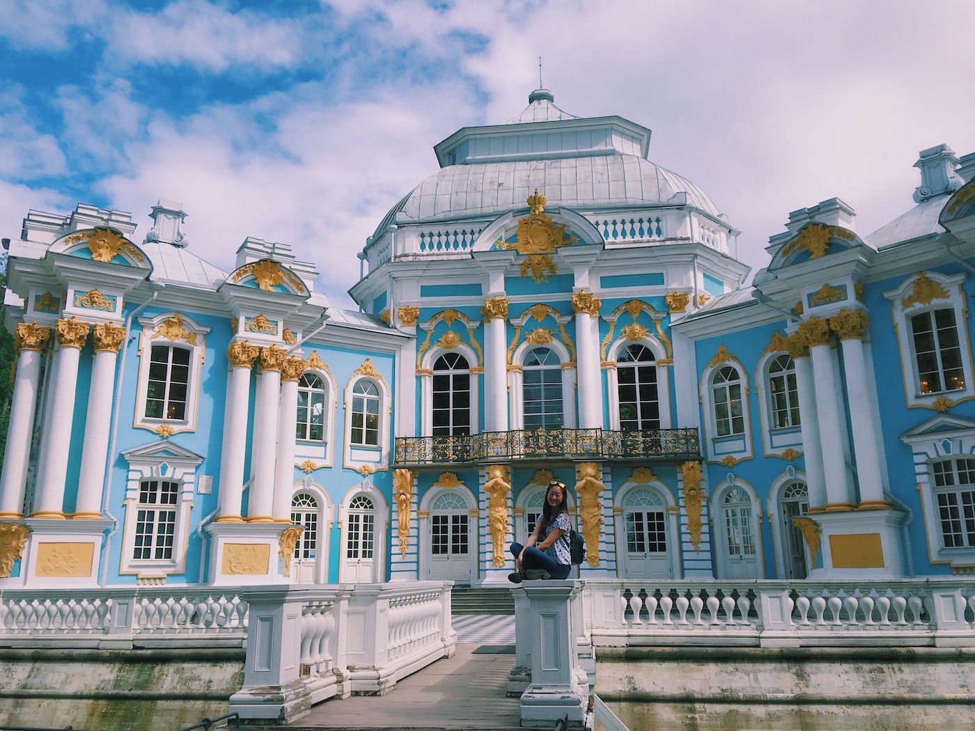 Catherine Palace: ornate palace painted in sky blue and white with gold accents