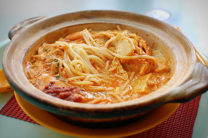 claypot with laksa and noodles