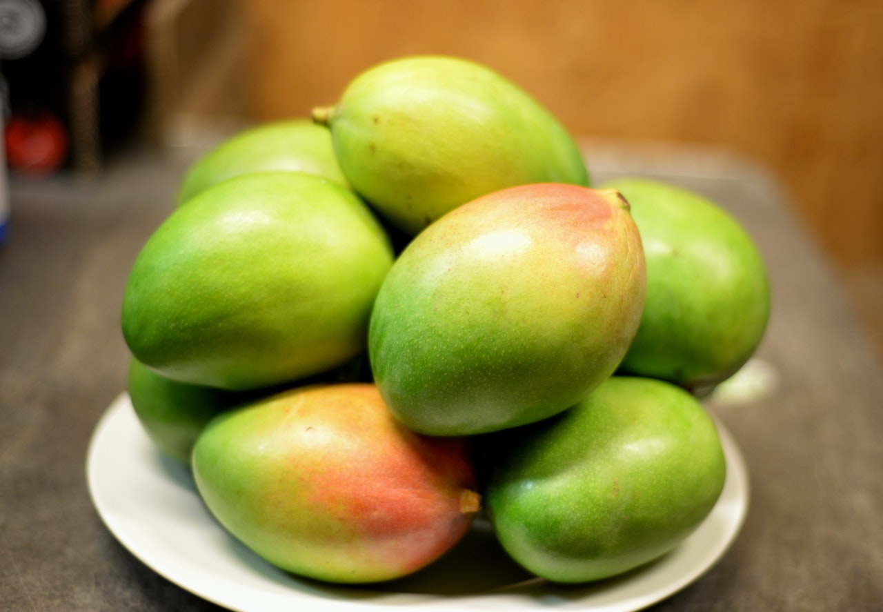 a plate of green mangoes